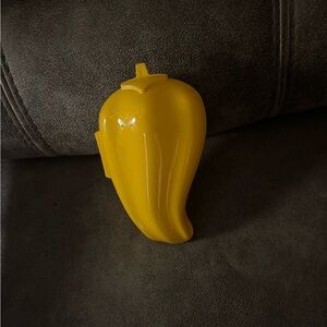Tupperware Yellow Pepper Keeper. New.